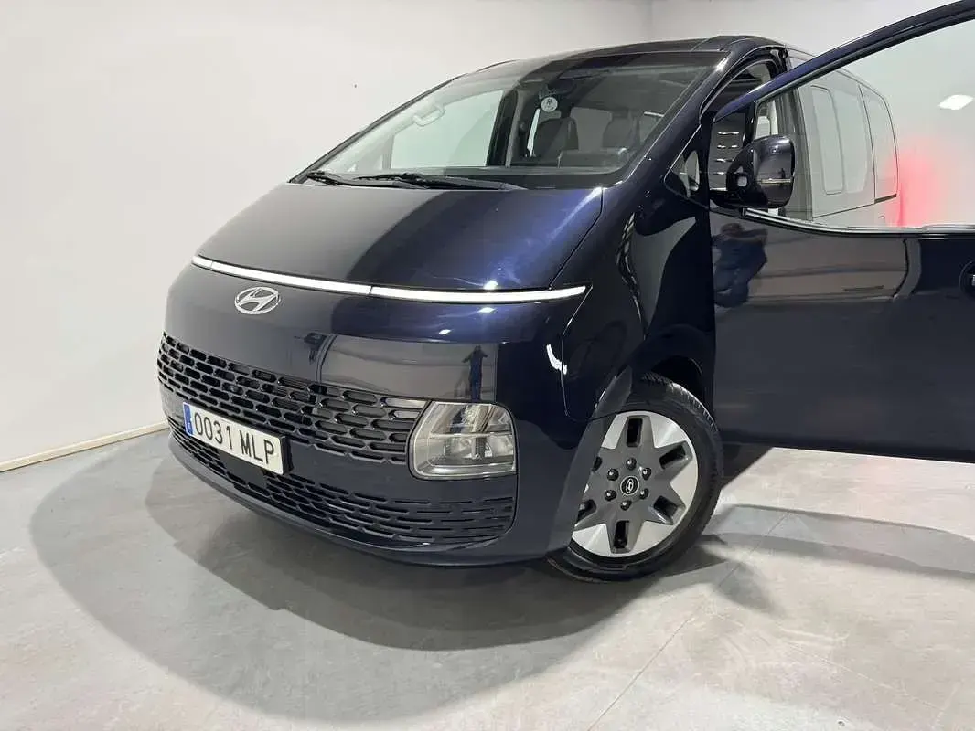 Usado Hyundai Staria Style 177 CV (130 kW) 2023 Azul Monovolumen