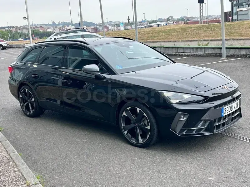 Usado Cupra Leon 150 CV (110 kW) 2024 Negro Familiar