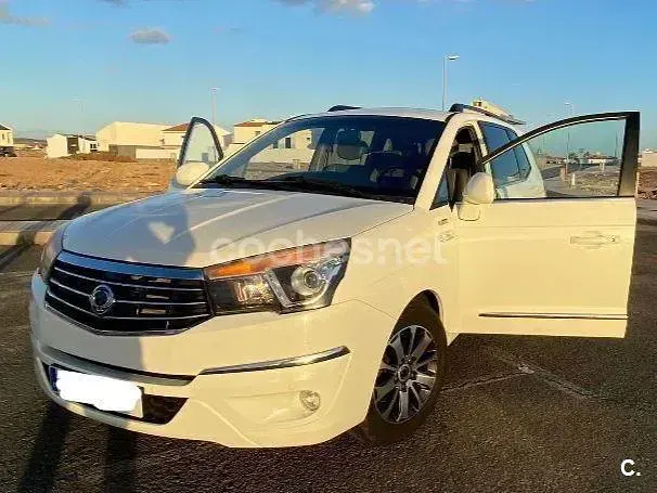 Usado SsangYong Rodius Limited 178 CV (130 kW) 2016 Blanco Monovolumen