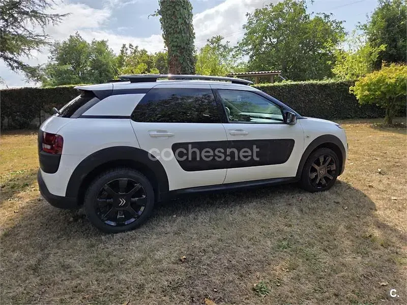 Usado Citroën C4 Cactus Feel 100 CV (73 kW) 2015 Blanco Utilitario