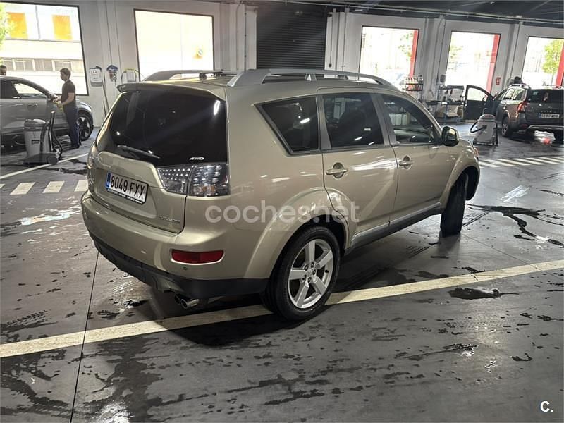 Usado Mitsubishi Outlander Intense+ 140 CV (102 kW) 2007 Beige SUV