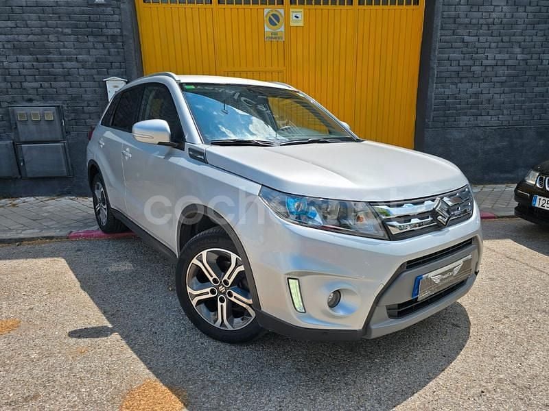 Usado Suzuki Vitara GLX 120 CV (88 kW) 2017 Gris / plata SUV