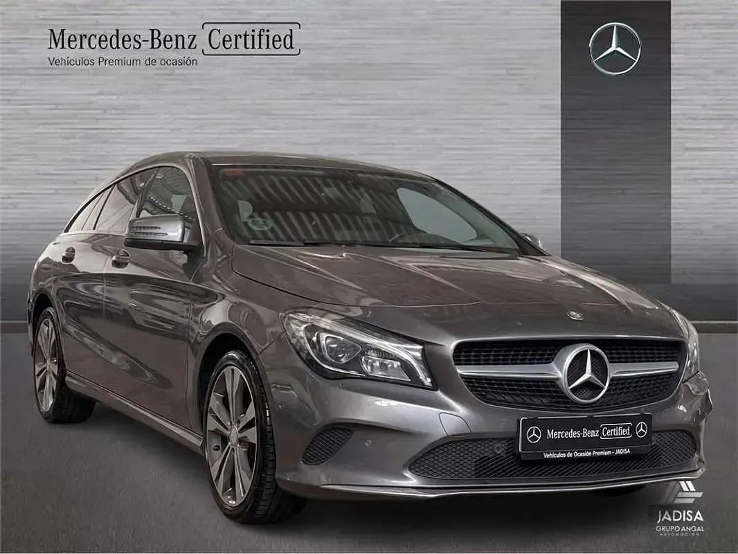 Usado Mercedes CLA200 Shooting Brake Urban 136 CV (100 kW) 2017 Familiar