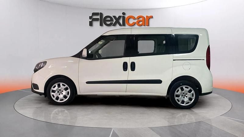 Usado Fiat Doblò 95 CV (69 kW) 2021 Blanco Monovolumen