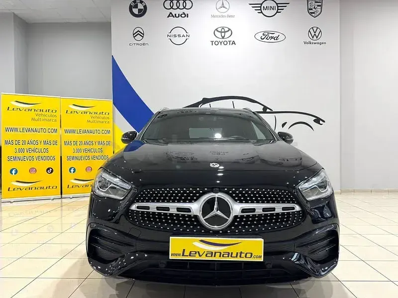 Usado Mercedes GLA250 218 CV (160 kW) 2022 Negro SUV