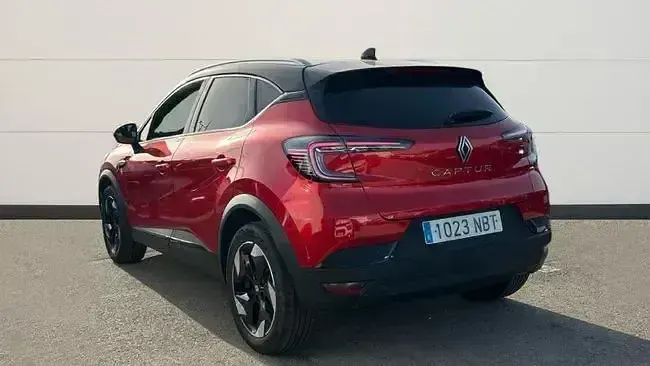 Usado Renault Captur Techno 100 CV (73 kW) 2025 Rojo SUV