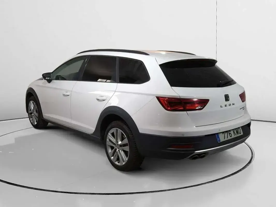 Usado Seat Leon 4Drive 150 CV (110 kW) 2018 Blanco SUV