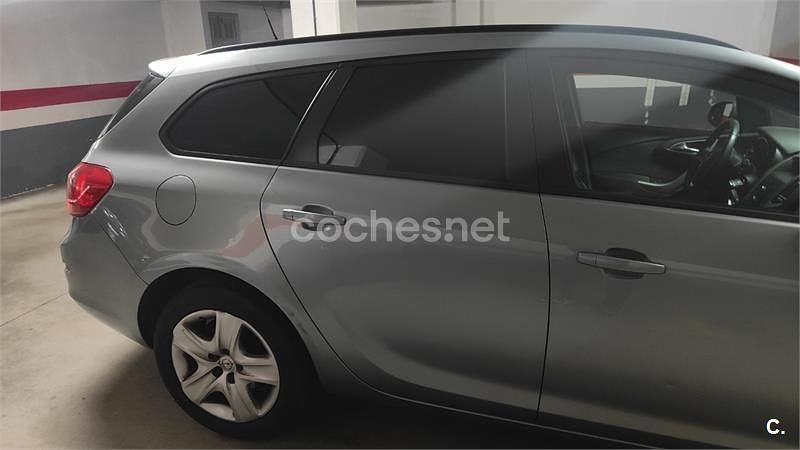 Usado Opel Astra Sportive 125 CV (91 kW) 2011 Gris / plata Familiar