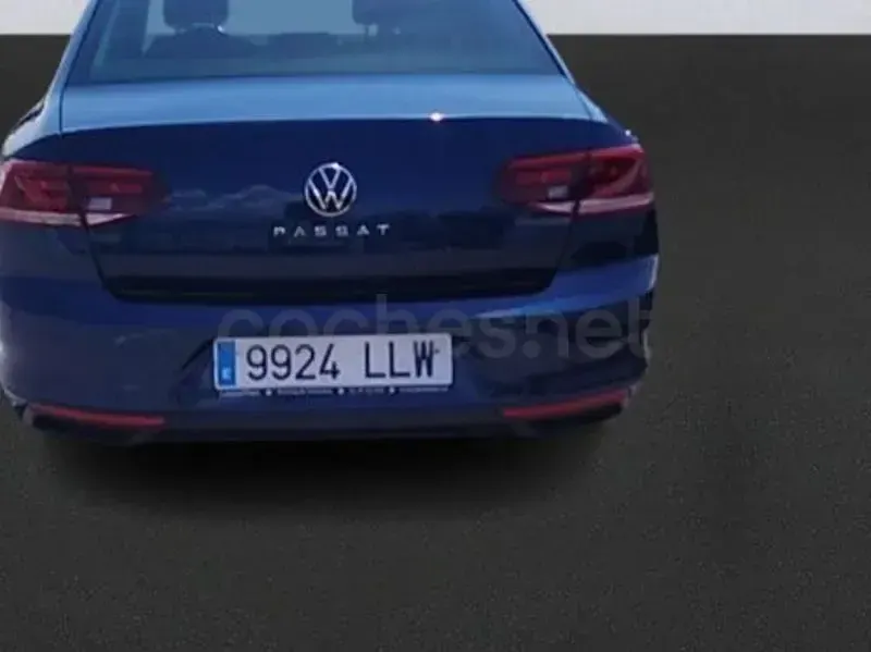 Usado VW Passat Executive 150 CV (110 kW) 2021 Azul Berlina