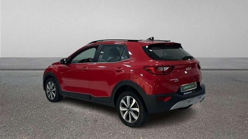 Usado Kia Stonic 101 CV (74 kW) 2024 Rojo SUV