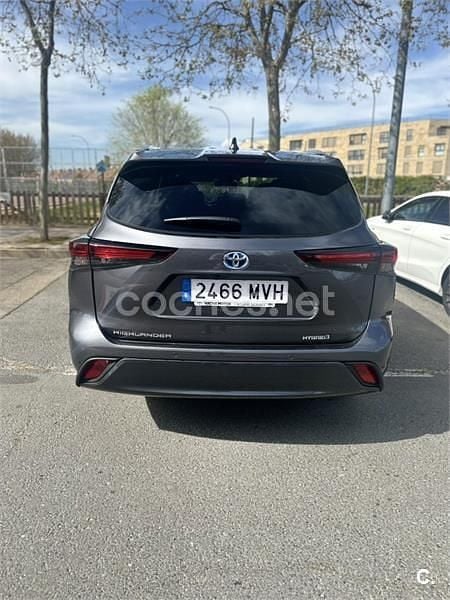 Usado Toyota Highlander 248 CV (182 kW) 2024 Gris / plata SUV
