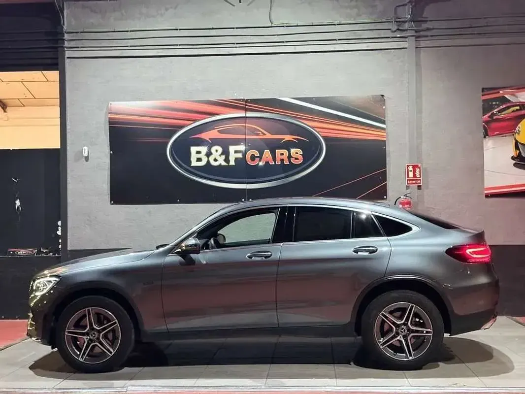 Usado Mercedes GLC300e 317 HP (233 kW) 2021 Cinzento Coupé
