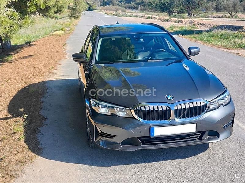 Usado BMW 318 150 CV (110 kW) 2021 Gris / plata Familiar