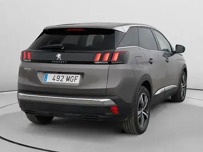 Usado Peugeot 3008 Allure 131 CV (96 kW) 2023 Gris SUV