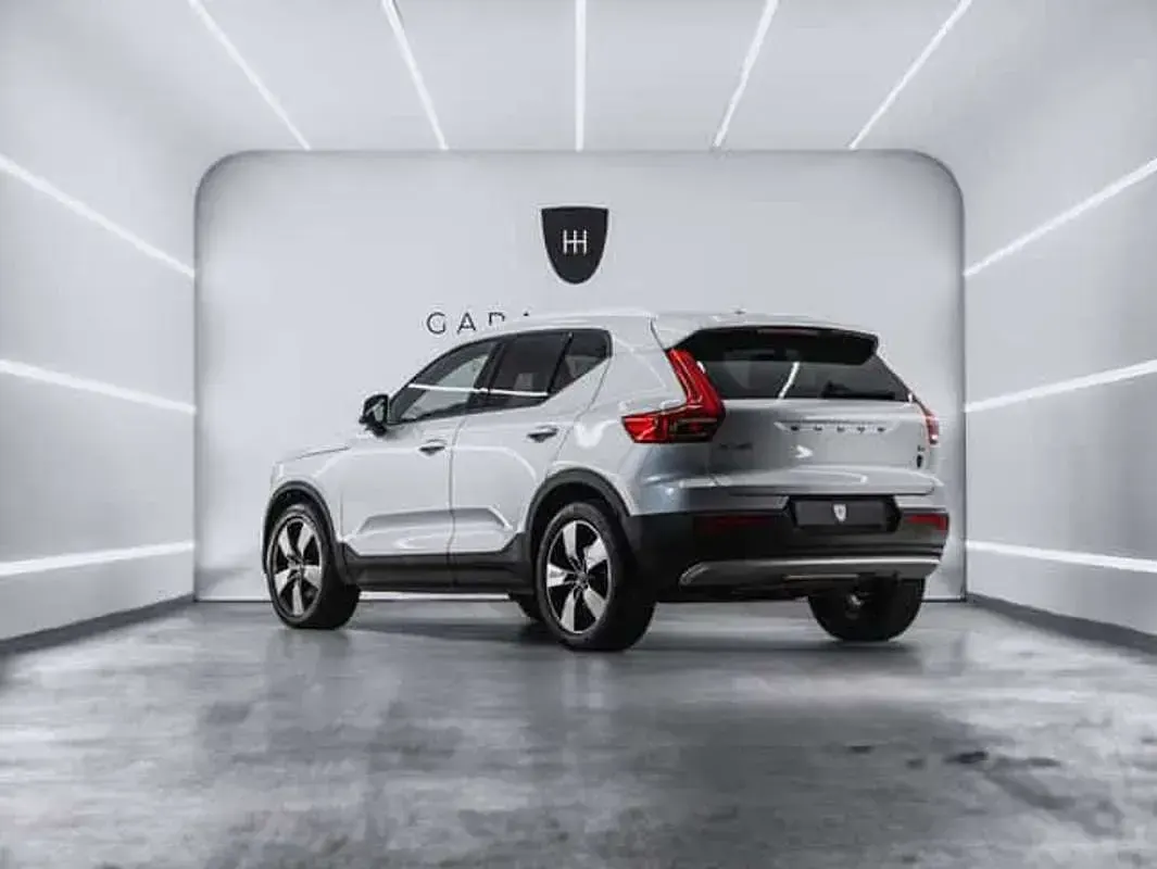 Begagnad Volvo XC40 Momentum 190 HK (139 kW) 2019 Silver SUV