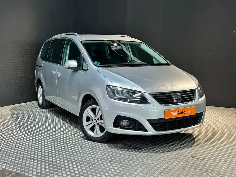 Usado Seat Alhambra XCELLENCE 150 CV (110 kW) 2022 Gris / plata Monovolumen
