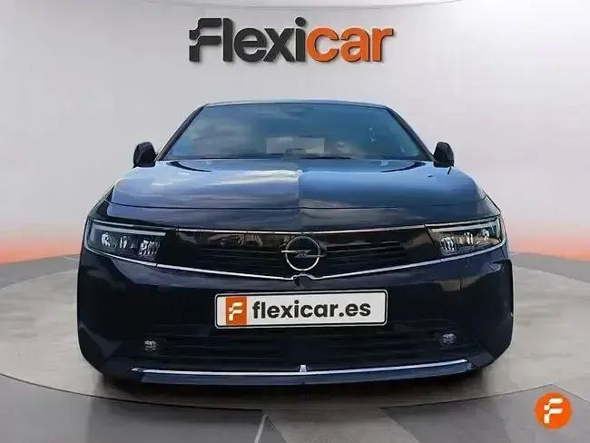 Usado Opel Astra Elegance 130 HP (95 kW) 2023 Preto Sedan