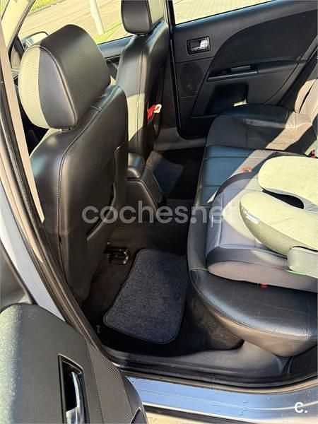 Usado Ford Mondeo Ghia 130 CV (95 kW) 2005 Azul Familiar