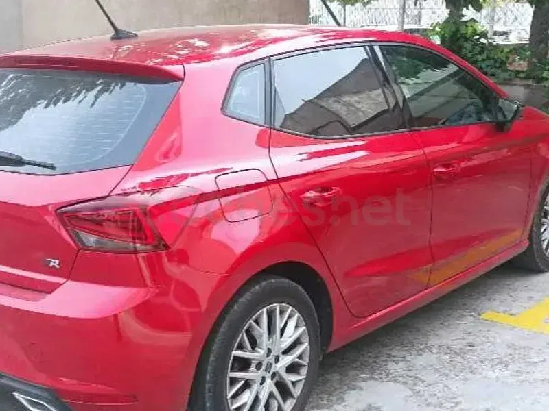 Usado Seat Ibiza FR 110 CV (80 kW) 2023 Rojo Utilitario