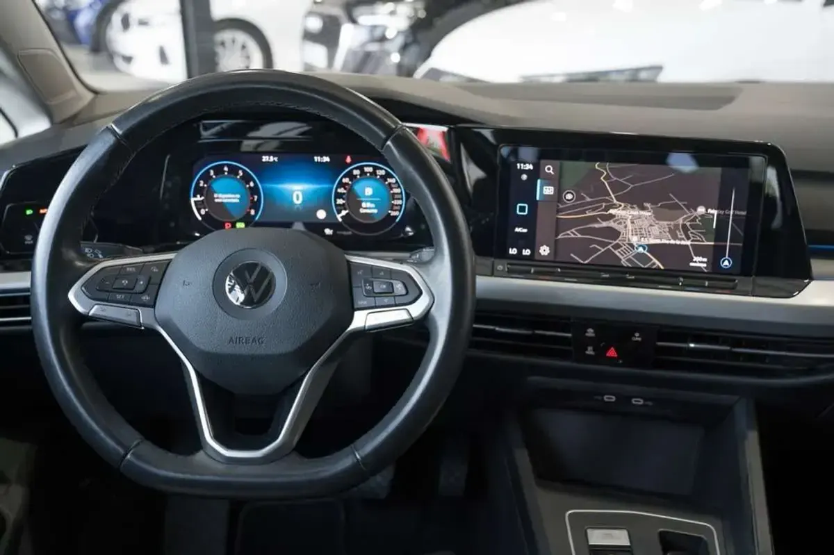 Usado VW Golf VIII 109 CV (80 kW) 2021 Blanco Utilitario