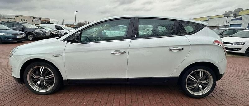 Usado Lancia Delta 120 CV (88 kW) 2010 Blanco Utilitario