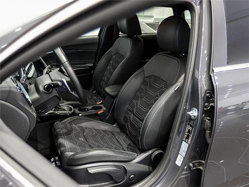 Usado Kia Ceed Style 120 CV (88 kW) 2024 Gris Utilitario