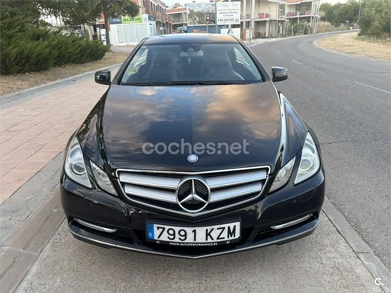 Usado Mercedes E220 Elegance 170 CV (125 kW) 2011 Negro Coupe