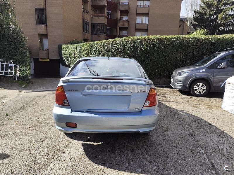 Usado Hyundai Accent 82 CV (60 kW) 2004 Azul Berlina