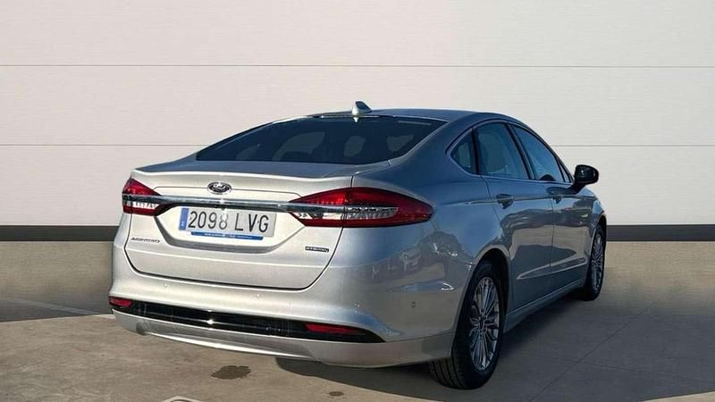 Usado Ford Mondeo Titanium 189 CV (139 kW) 2021 Gris Berlina