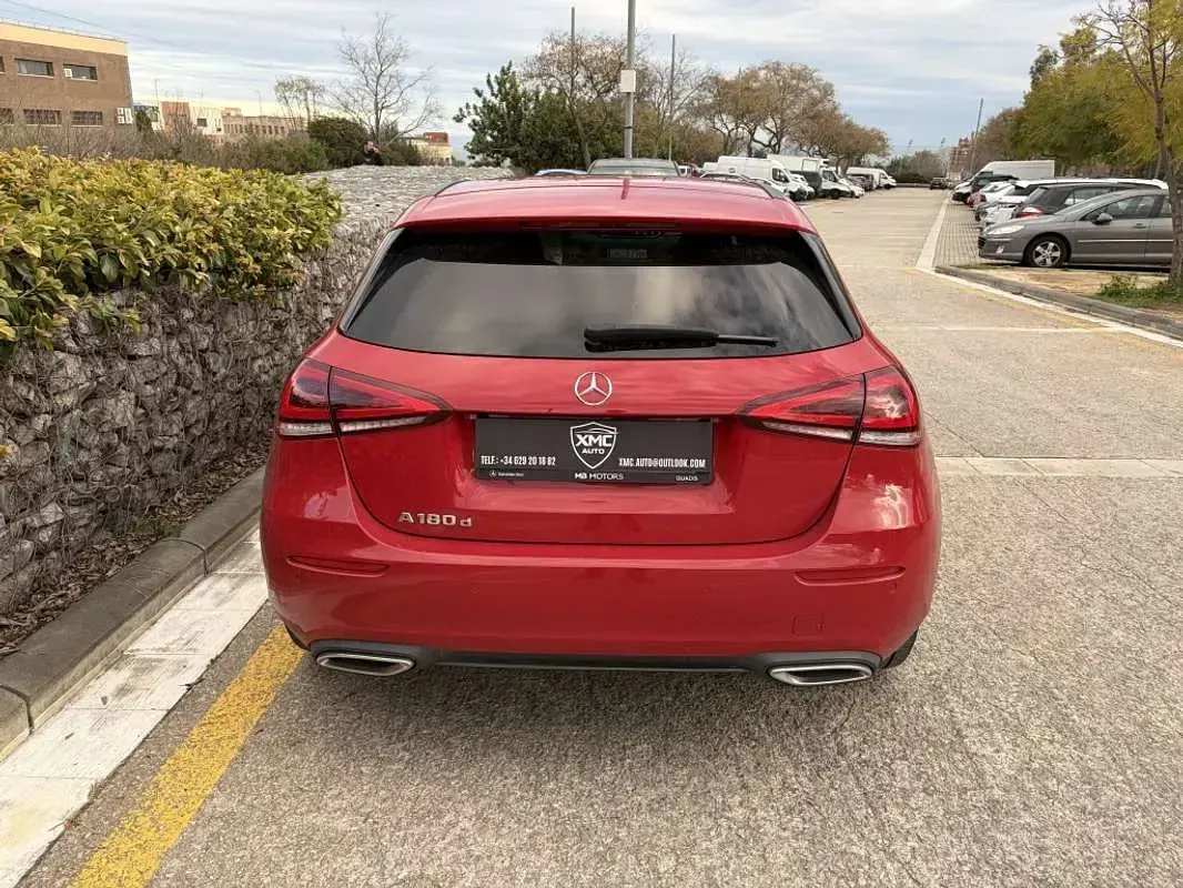 Usado Mercedes A180 116 CV (85 kW) 2019 Rojo Utilitario