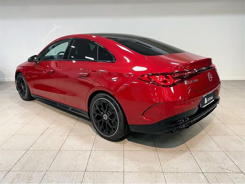 Nuevo Mercedes CLA180 136 CV (100 kW) 2026 Rojo Berlina
