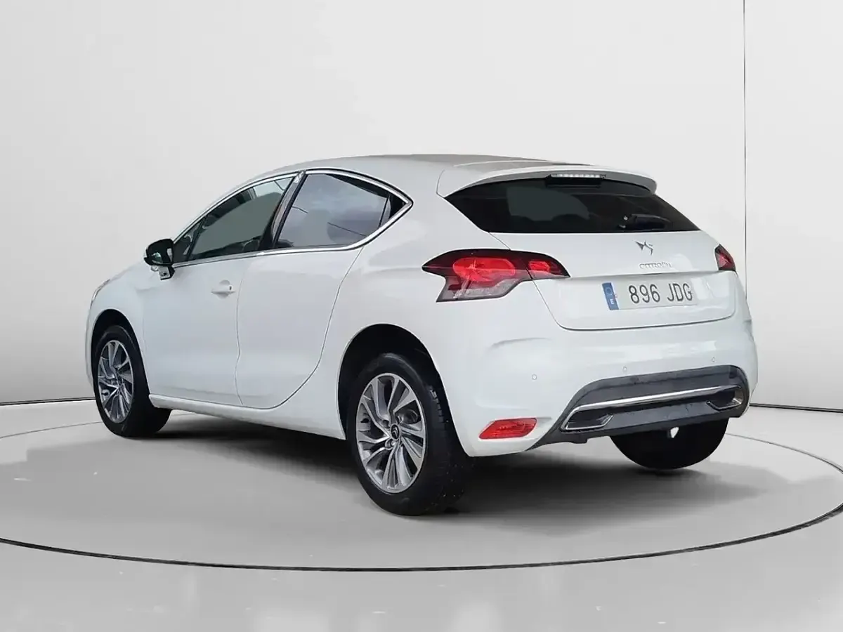 Usado DS Automobiles DS4 Design 131 CV (96 kW) 2015 Blanco Berlina