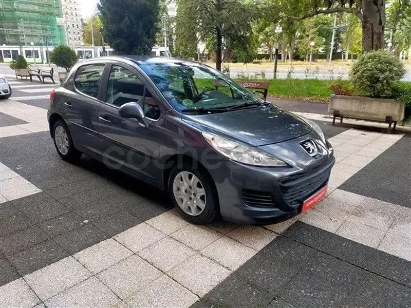 Usado Peugeot 207 70 CV (51 kW) 2010 Gris / plata Berlina