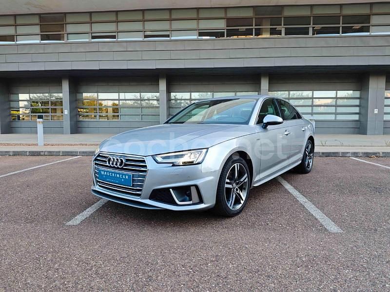 Usado Audi A4 S-Line 150 CV (110 kW) 2019 Gris / plata Berlina