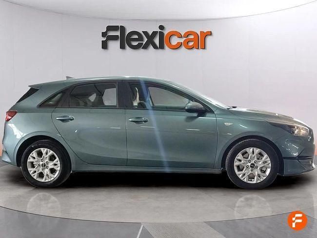 Usado Kia Ceed 100 CV (73 kW) 2024 Verde Utilitario