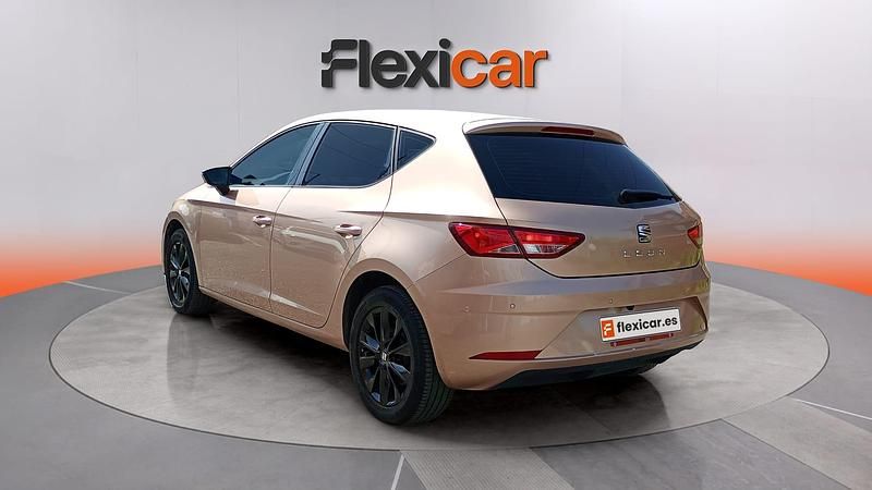Używany Seat Leon Style 116 KM (85 kW) 2019 Beżowy Sedan/Limuzyna