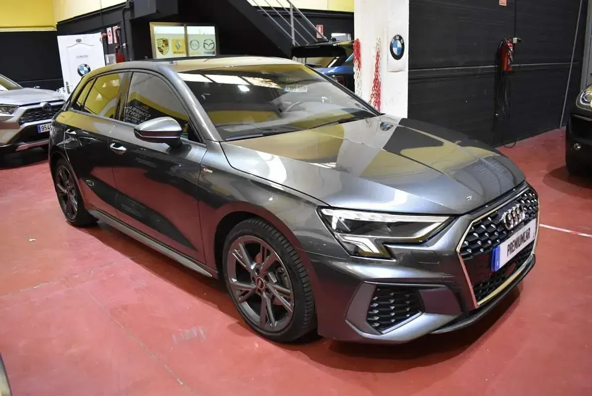 Usado Audi A3 Sportback S-Line 150 CV (110 kW) 2023 Gris Utilitario