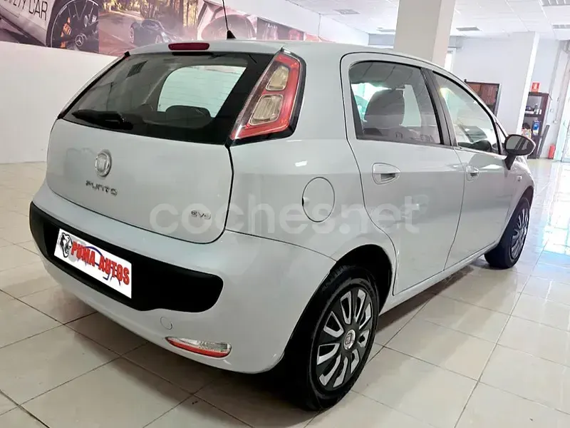 Usado Fiat Punto Active 77 CV (56 kW) 2010 Beige Utilitario