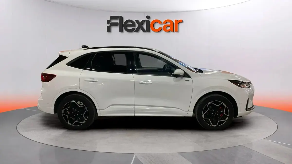 Usado Ford Kuga ST-Line 243 CV (178 kW) 2024 Blanco SUV