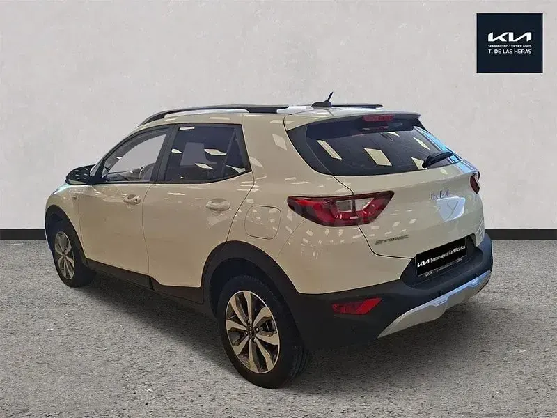 Usado Kia Stonic 84 CV (61 kW) 2022 Blanco SUV