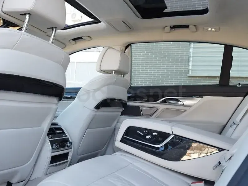 Usado BMW 730L Comfort Edition 258 CV (189 kW) 2016 Gris / plata Berlina
