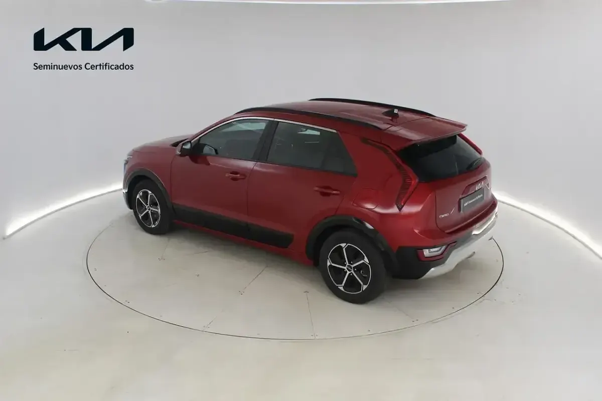 Usado Kia Niro 141 CV (103 kW) 2024 Rojo SUV