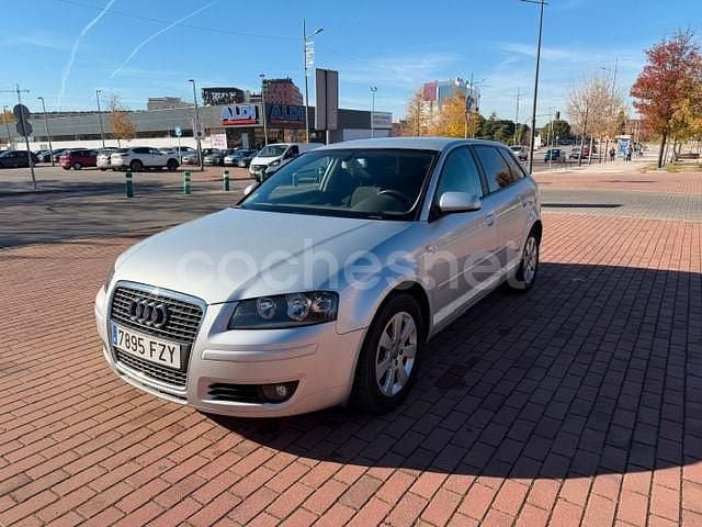 Gris / plata Usado 2008 Audi A3 Attraction Berlina | 4500 € (Buen precio) - Imagen 1/4