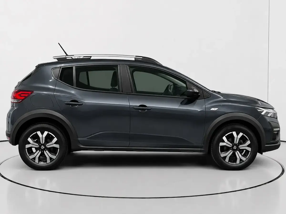 Usado Dacia Sandero Comfort 101 CV (74 kW) 2022 Gris Utilitario