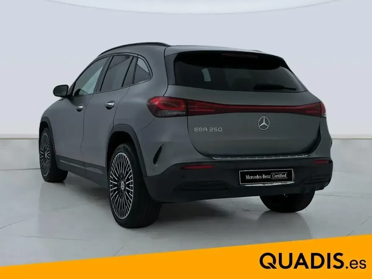Usado Mercedes EQB250 139 kW (190 CV) 2022 Gris SUV