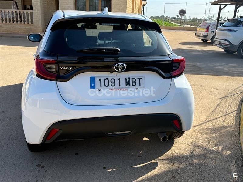 Usado Toyota Yaris 125 CV (91 kW) 2022 Blanco Utilitario