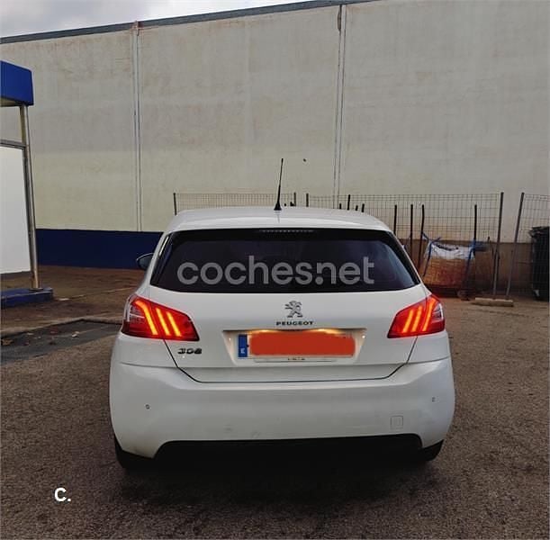 Usado Peugeot 308 Active 115 CV (84 kW) 2015 Blanco Berlina