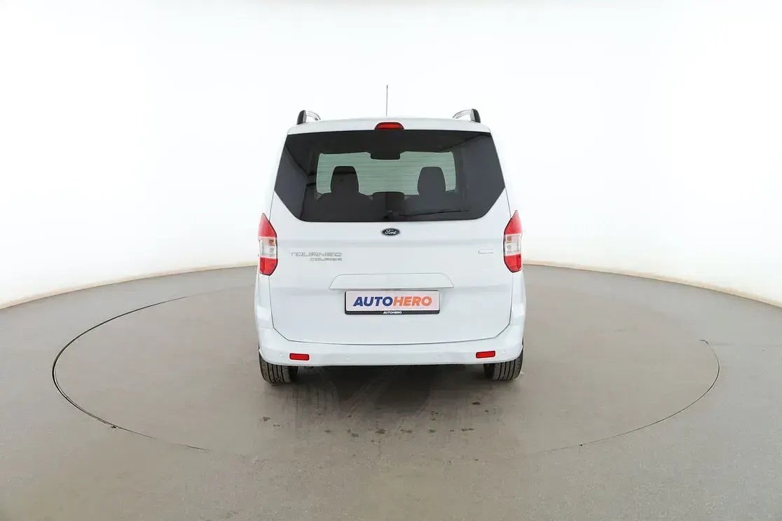 Usado Ford Tourneo Courier Titanium 100 CV (73 kW) 2018 Blanco Monovolumen