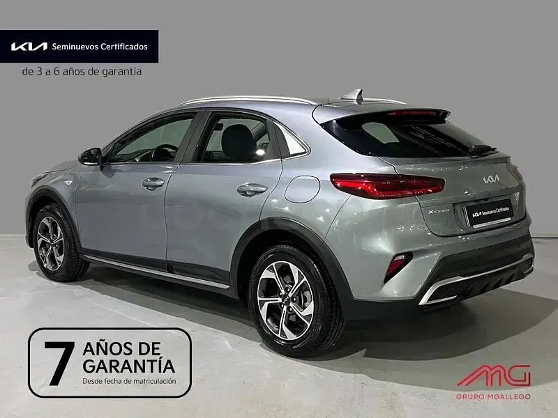 Usado Kia XCeed 140 CV (102 kW) 2025 Gris / plata SUV