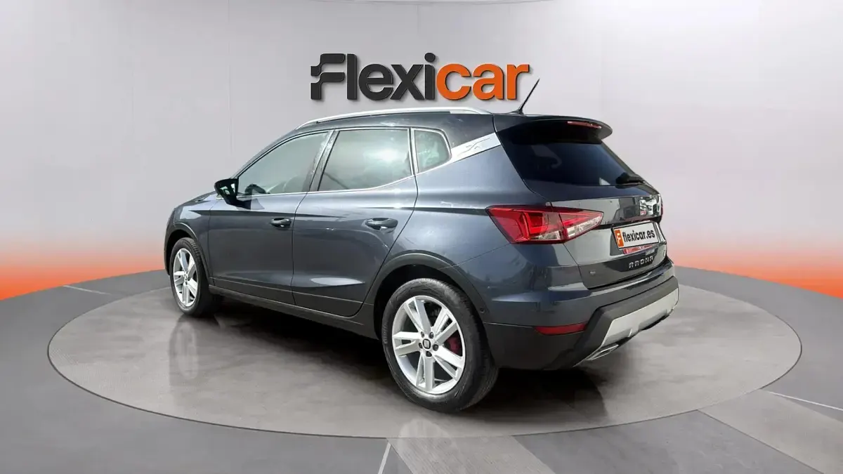 Usado Seat Arona Ecomotive 116 CV (85 kW) 2020 Gris SUV